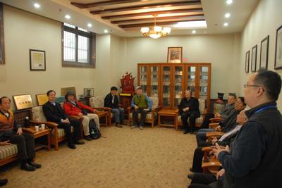 香港书画艺术家赴交大博物馆访问交流 以笔墨架起文化桥梁