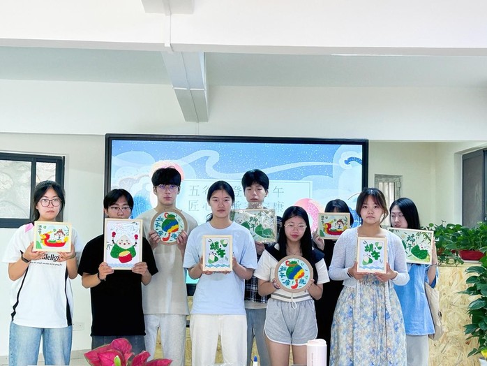 五谷丰登绘端午 匠心传承寄安康——商学院组织开展端午节主题文化艺术交流活动